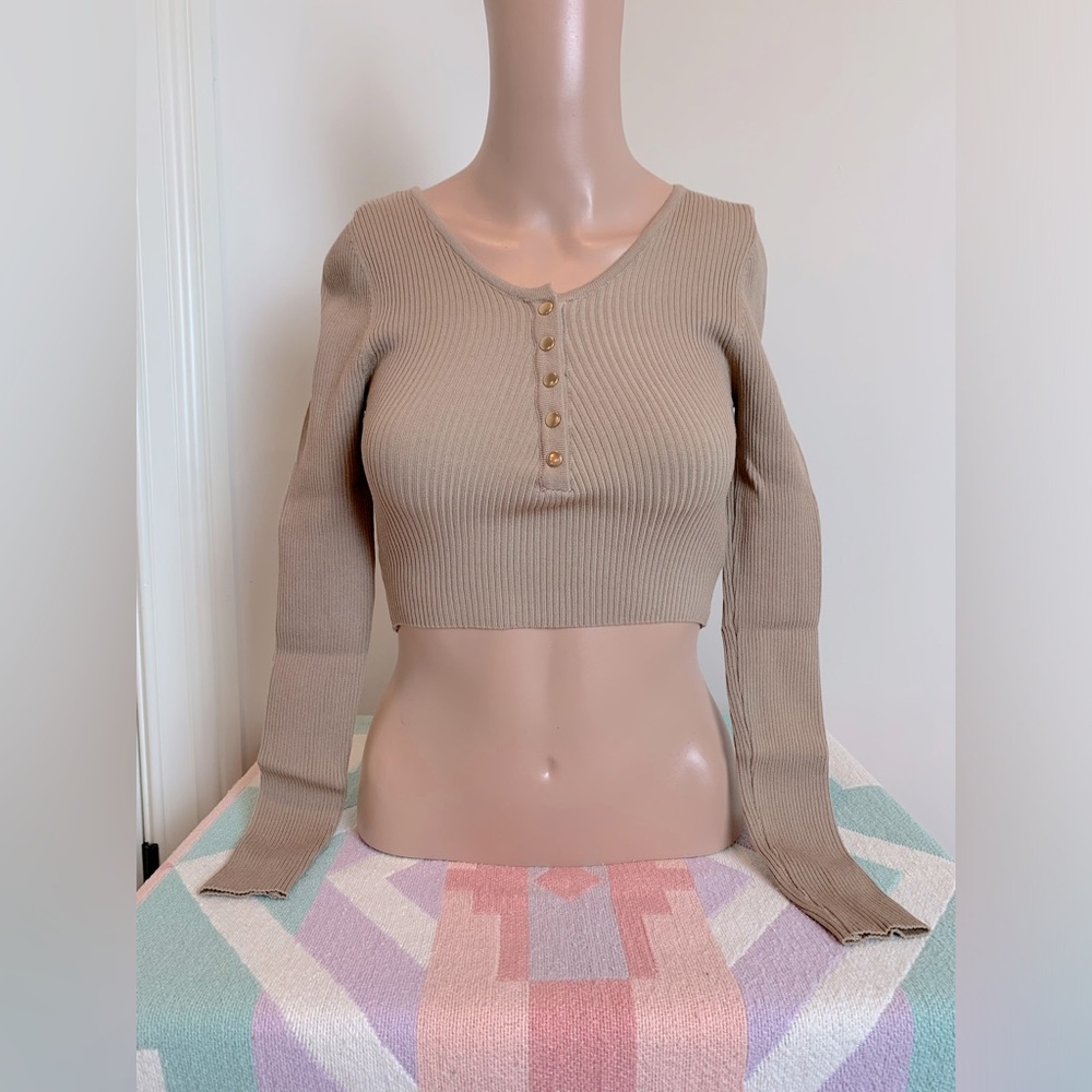 Nwot ribbed crop henley sweater